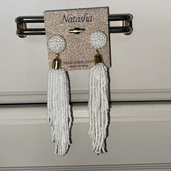 ❤️SOLD❤️Earrings dangling white beaded - Picture 2 of 2